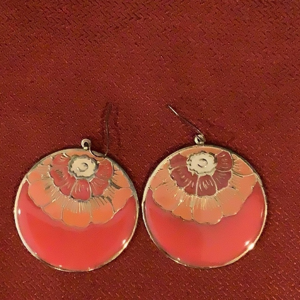 Decorative costume jewelry earrings pierced flowers floral pattern